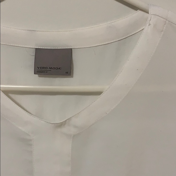 White Blouse w/ Ruffle Detail at Sleeve - Picture 2 of 3